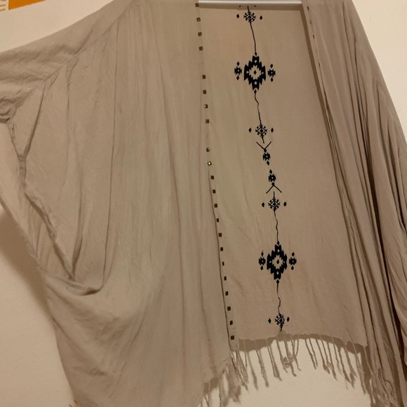 Aztec Pattern Shoulder Coverup - Picture 2 of 5